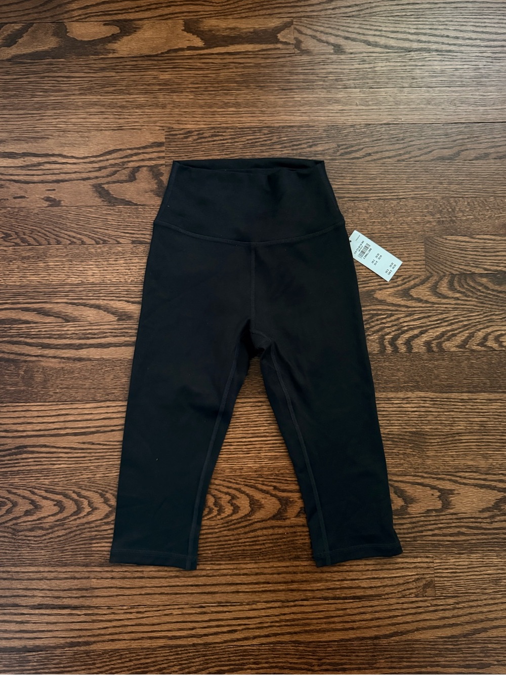 Black High-Rise Capri Leggings Gilly Hicks NWT